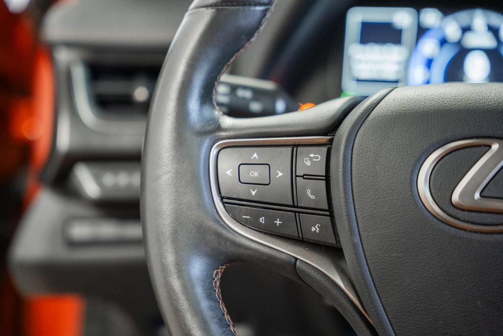 Used 2019 Lexus UX 200 w/ Premium Package FWD image 29