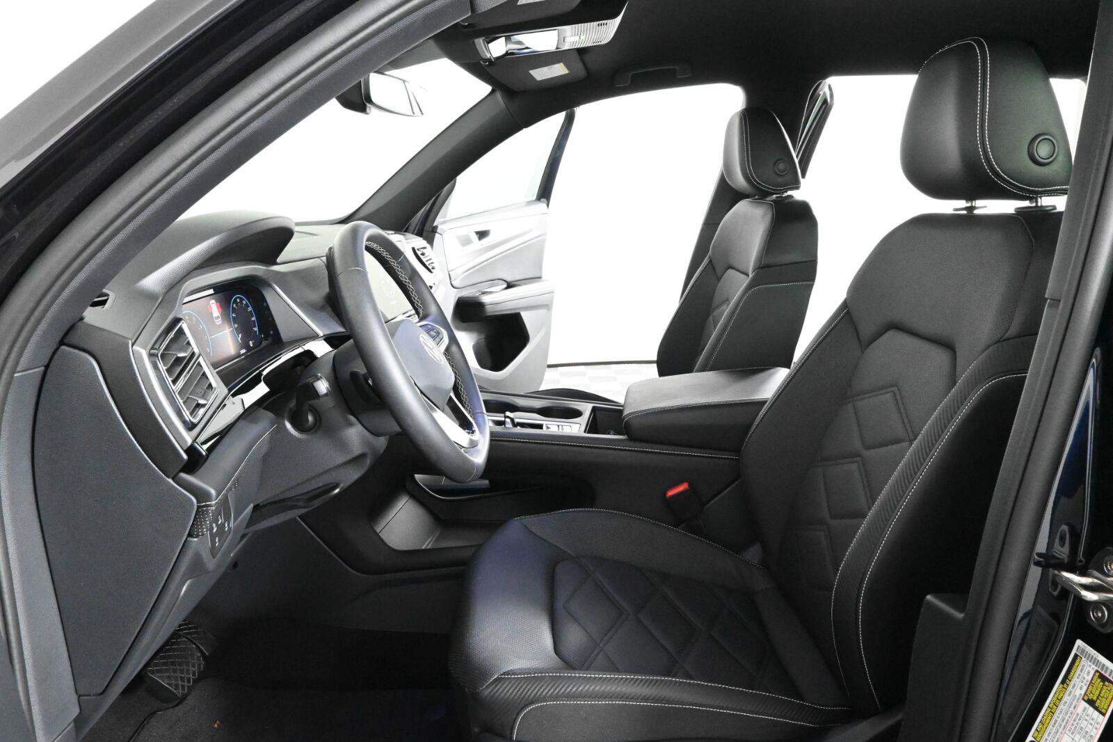 Used 2024 Volkswagen Atlas Cross Sport SE FWD image 17