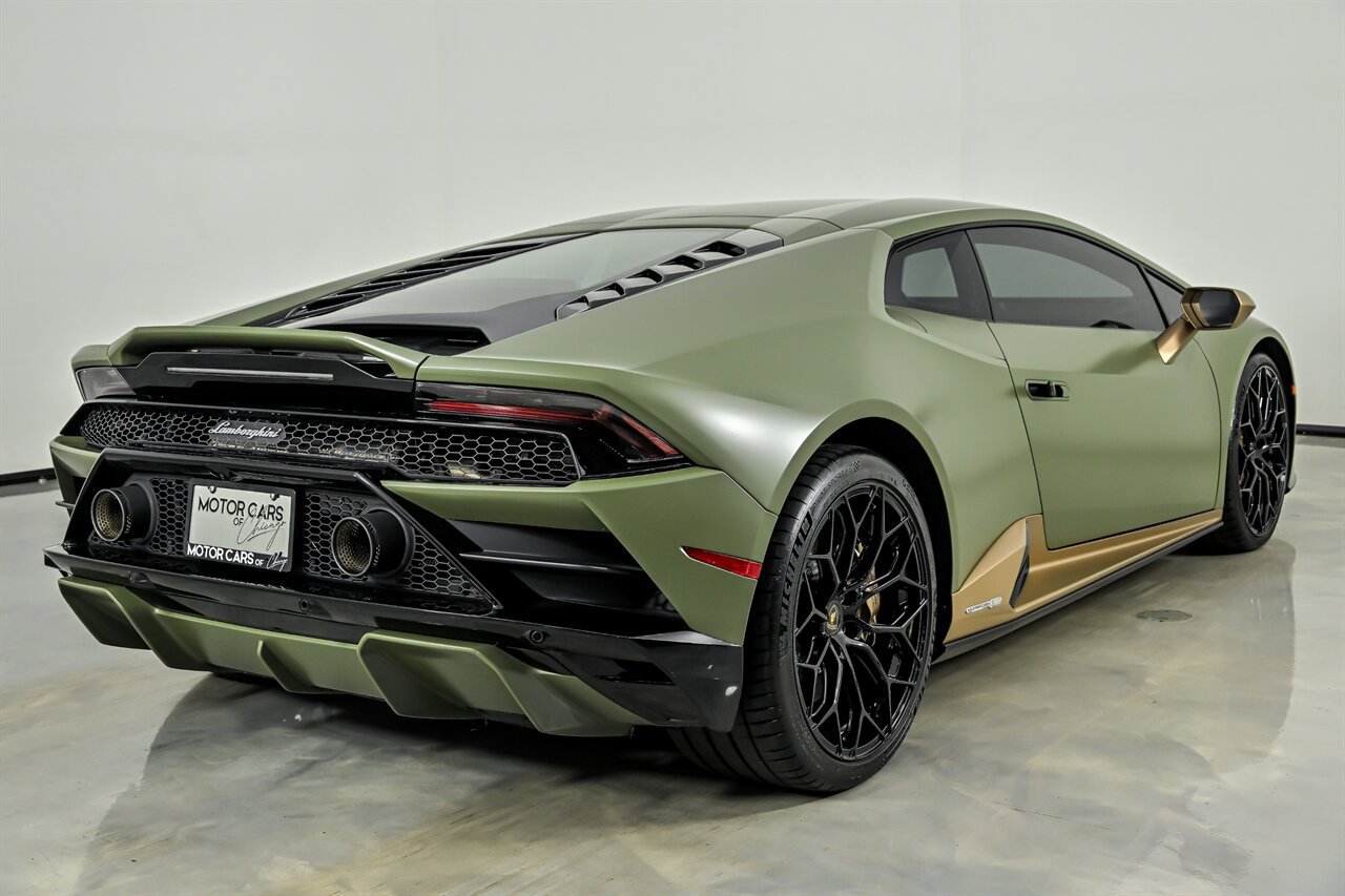 Used 2022 Lamborghini Huracan EVO RWD image 9