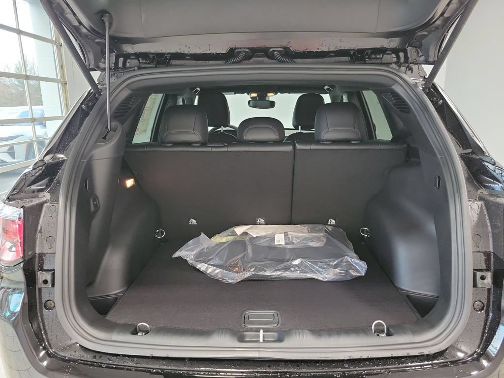 New 2026 Jeep Compass Limited AWD/4WD image 9