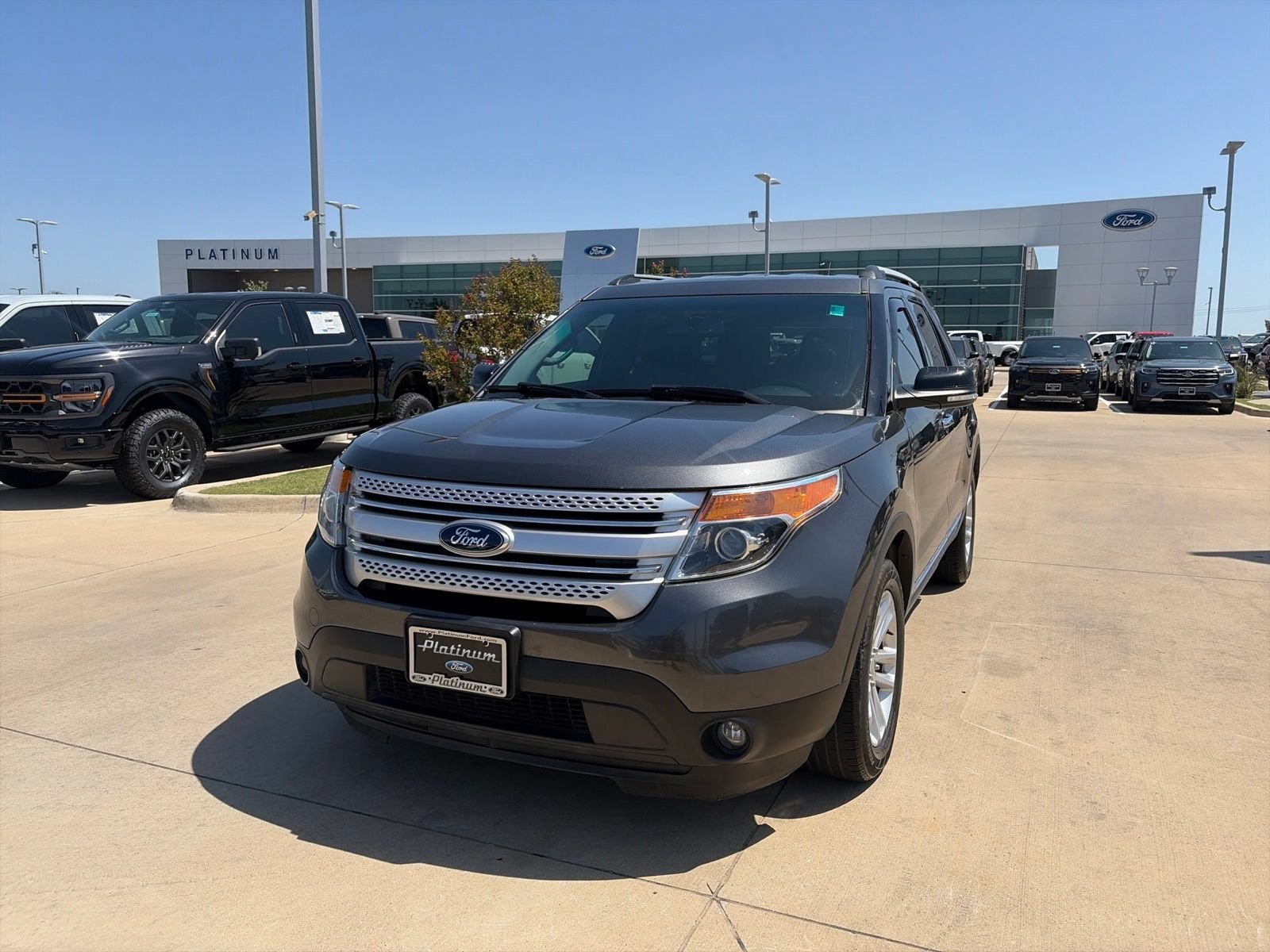 Used 2015 Ford Explorer XLT w/ Equipment Group 202B FWD image 24