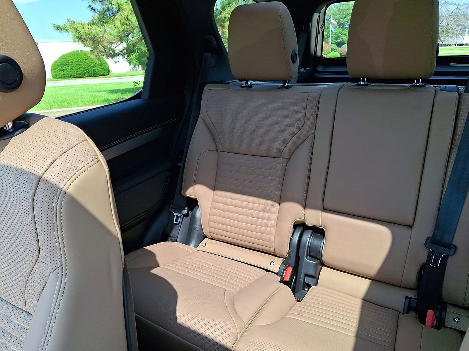 Certified 2025 Land Rover Discovery Dynamic SE image 12