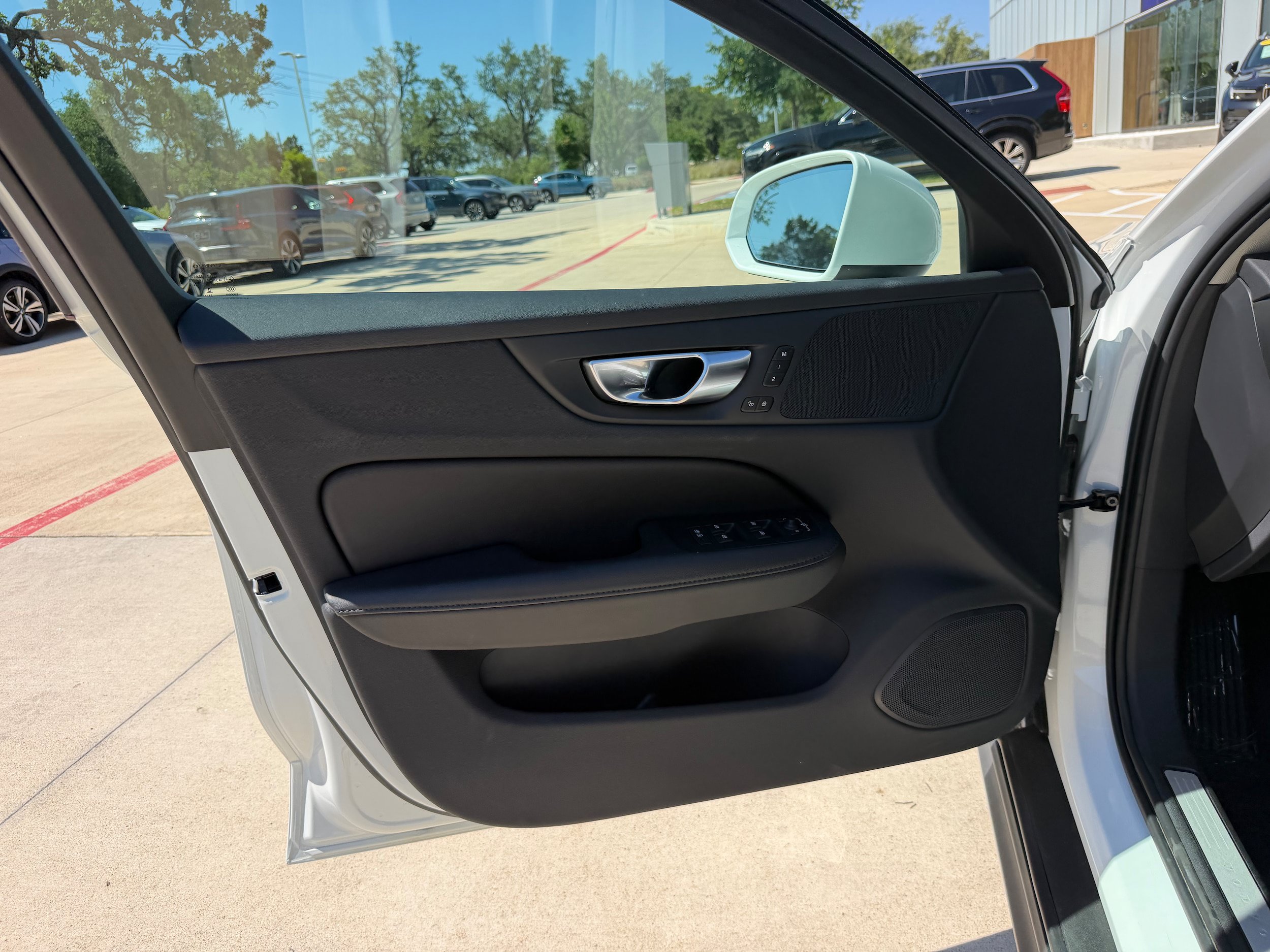 Certified 2025 Volvo V60 B5 Cross Country Plus AWD/4WD image 22