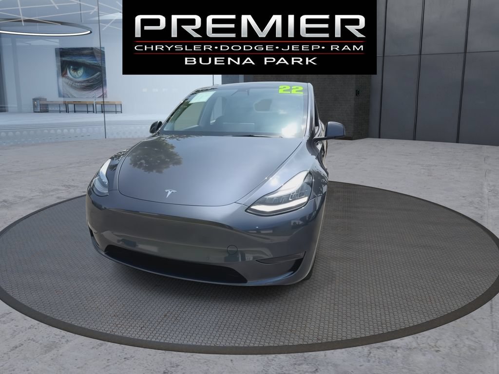Used 2022 Tesla Model Y Long Range AWD/4WD image 3