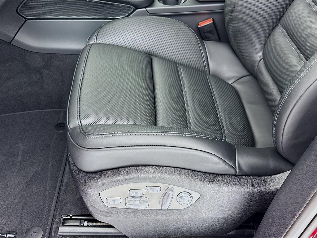 New 2026 Porsche Macan S AWD/4WD image 13