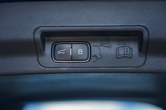 Used 2020 Ford Explorer Limited image 15