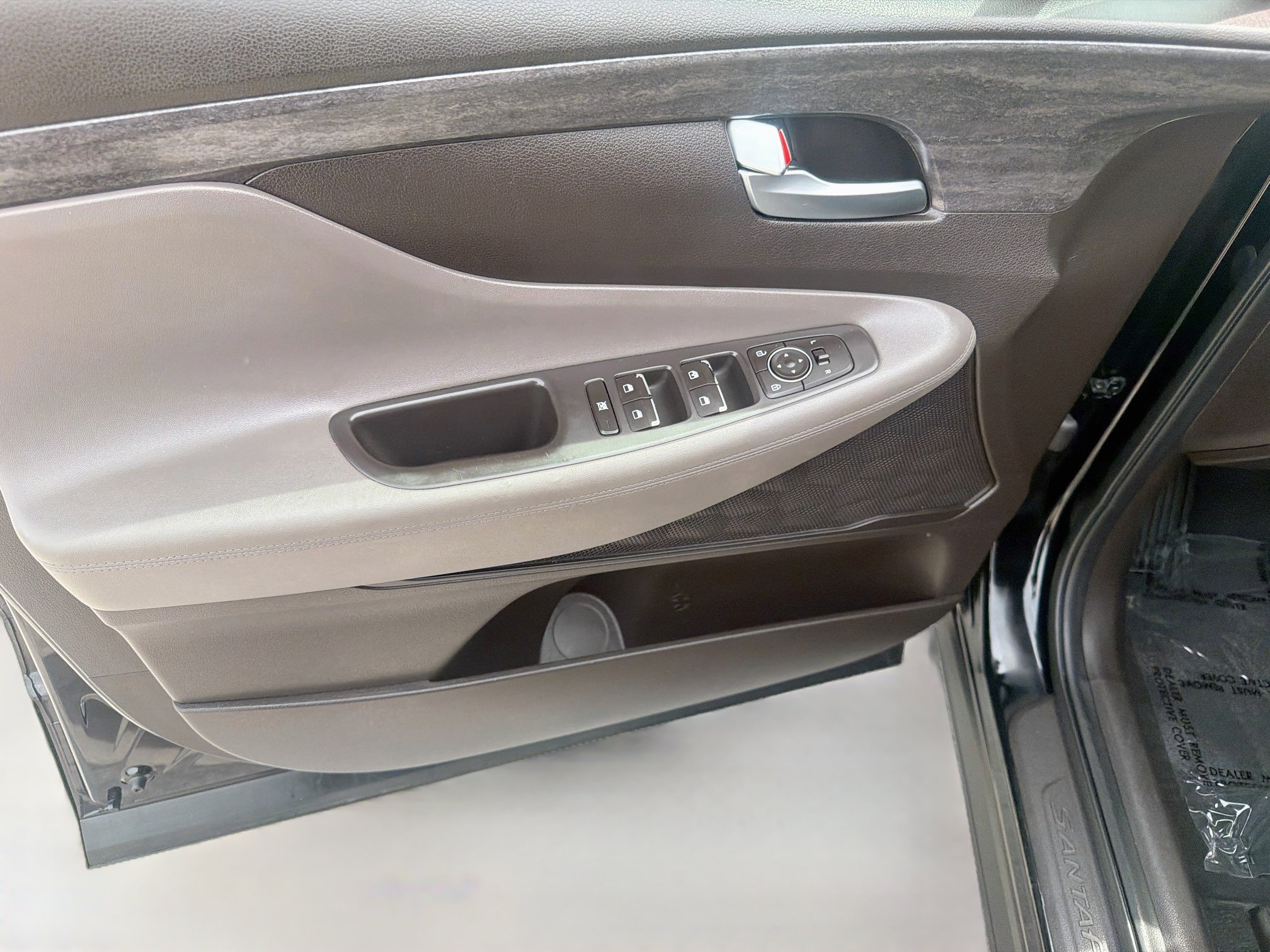 Used 2020 Hyundai Santa Fe SE FWD image 17