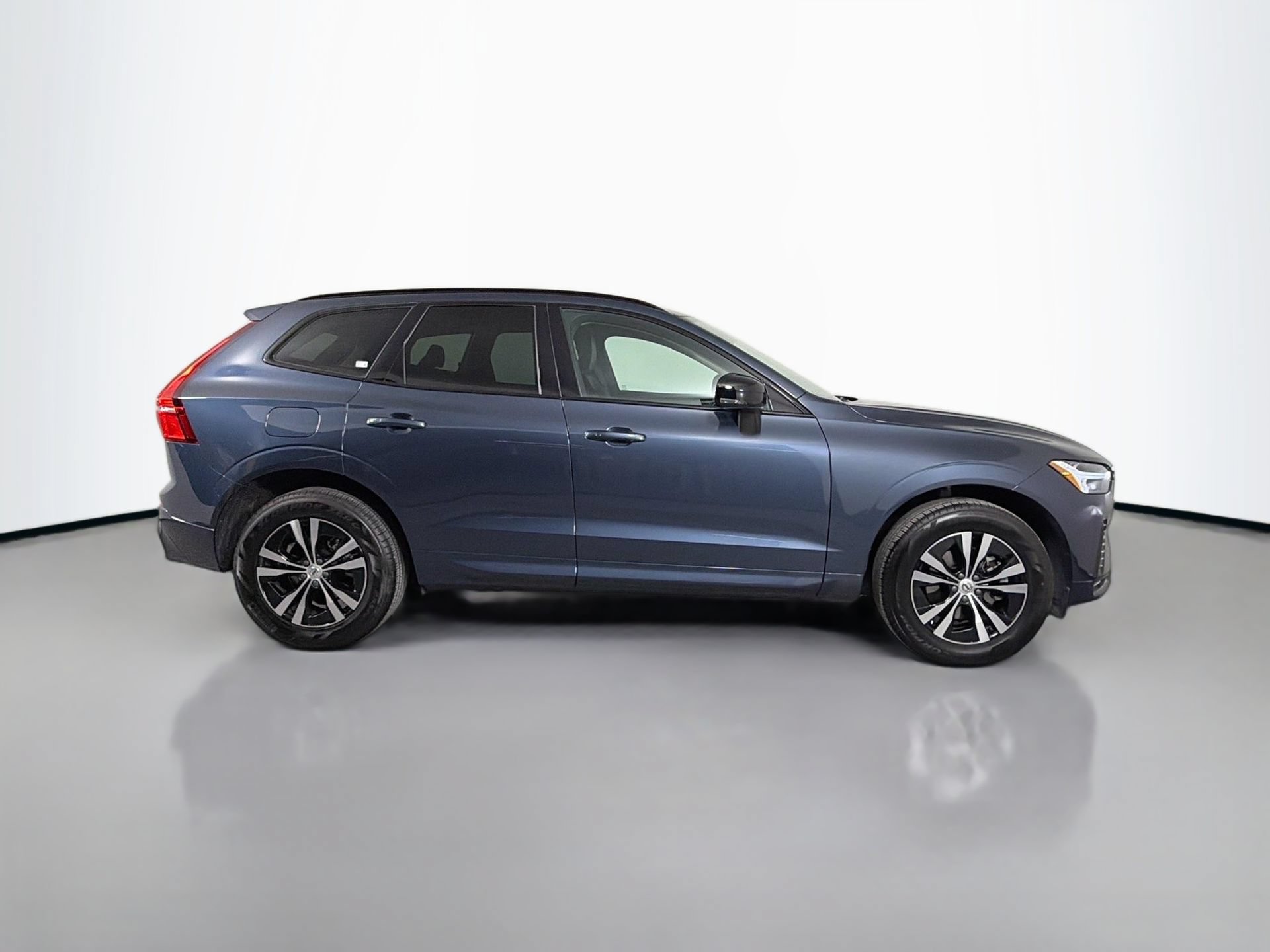 Certified 2025 Volvo XC60 B5 Core AWD/4WD image 5