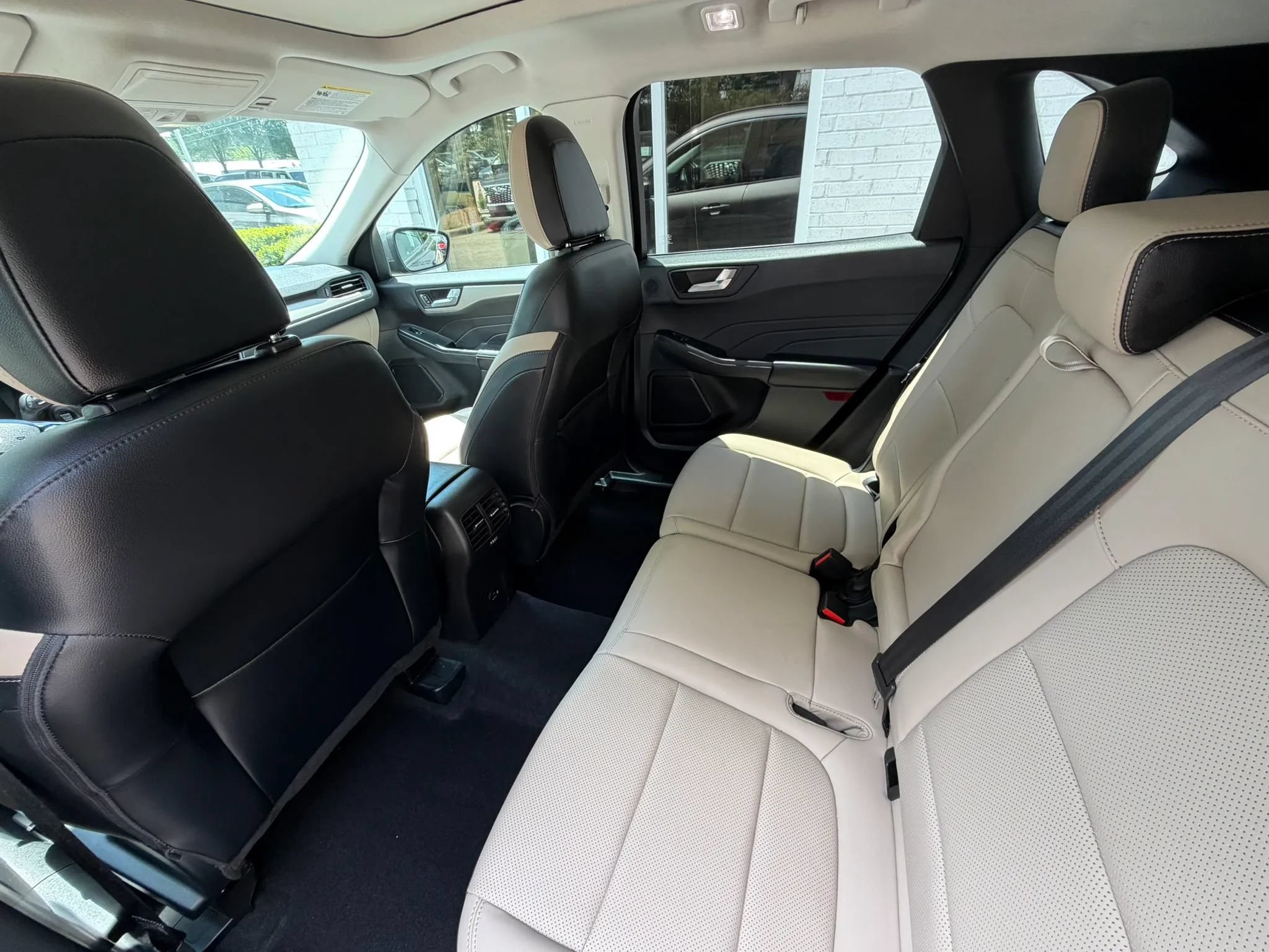 Used 2021 Ford Escape SEL w/ Technology Package FWD image 17