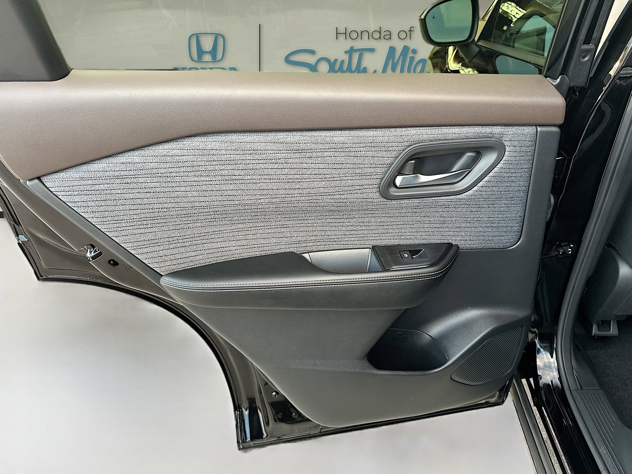 Used 2023 Nissan Rogue SV image 25