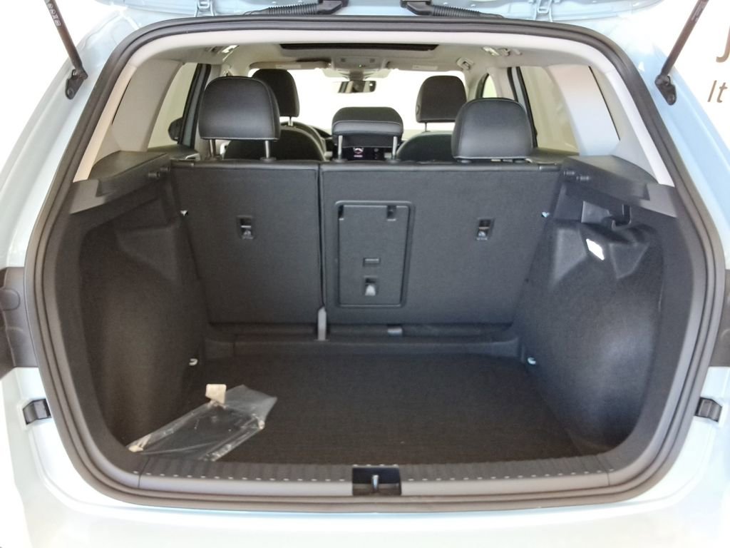 Certified 2025 Volkswagen Taos SE w/ Panoramic Sunroof Package image 22