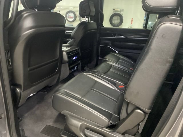 Used 2023 Jeep Wagoneer L Series II AWD/4WD image 30