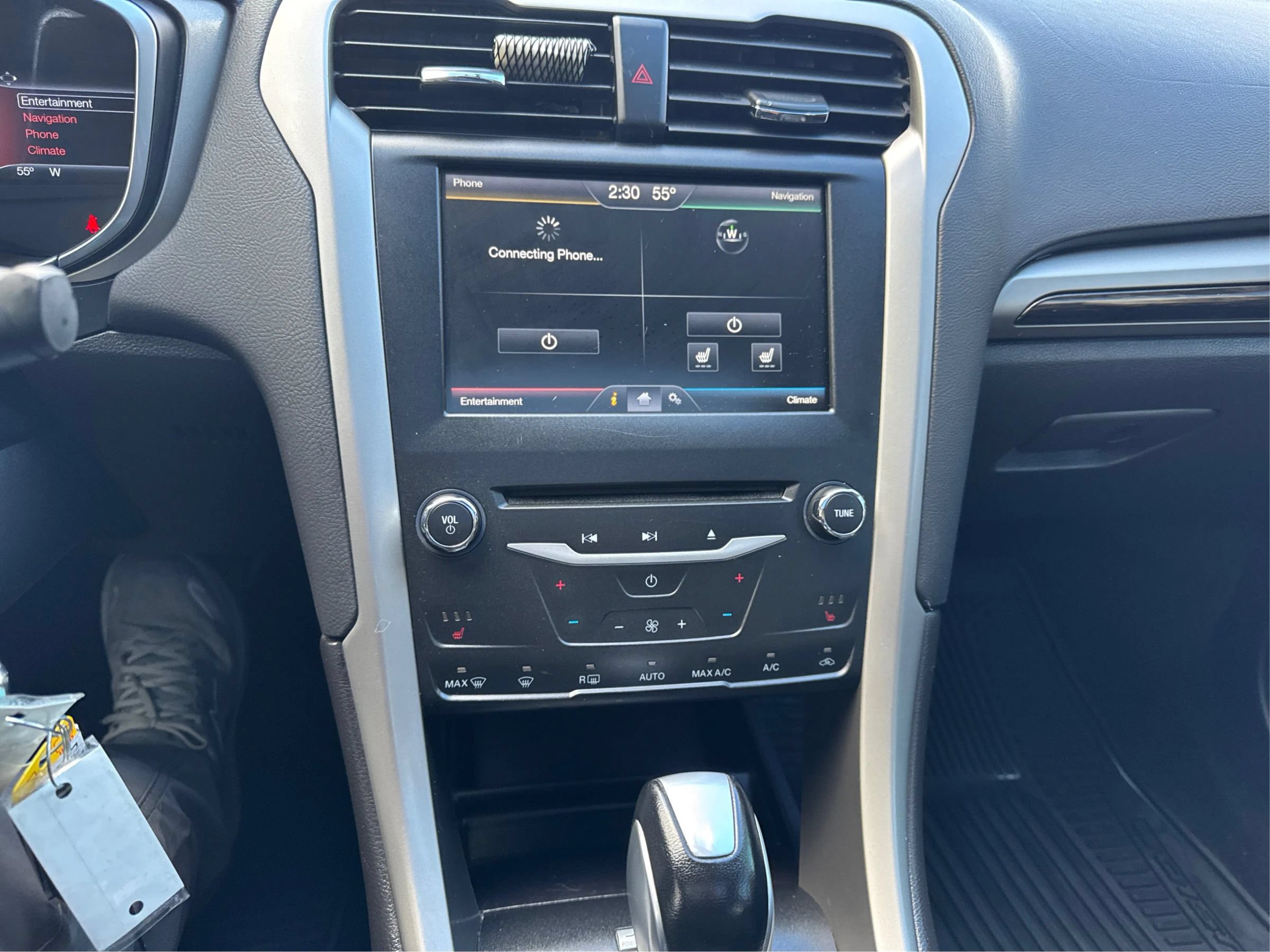 Used 2015 Ford Fusion SE w/ Equipment Group 202A AWD/4WD image 16