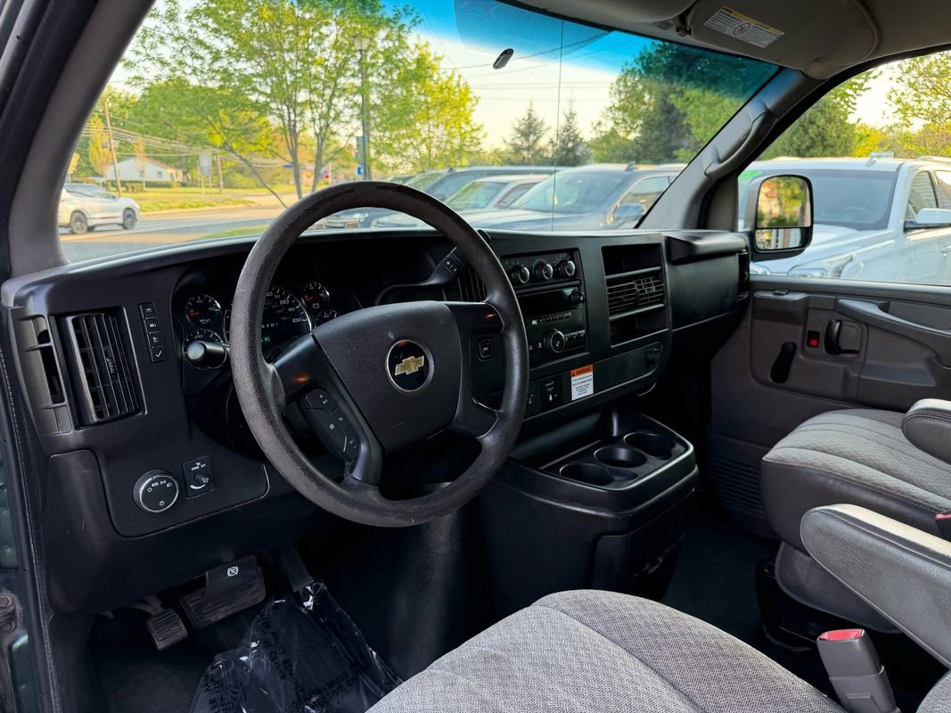 Used 2013 Chevrolet Express 2500 RWD image 10