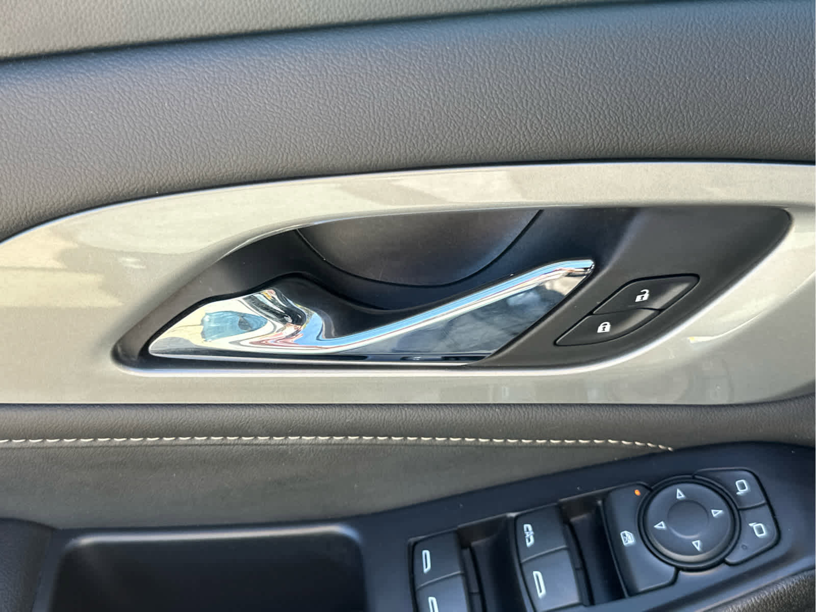 Used 2022 Chevrolet Traverse LT image 23