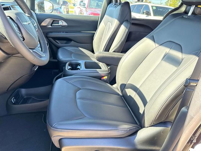 New 2026 Chrysler Pacifica Select image 11