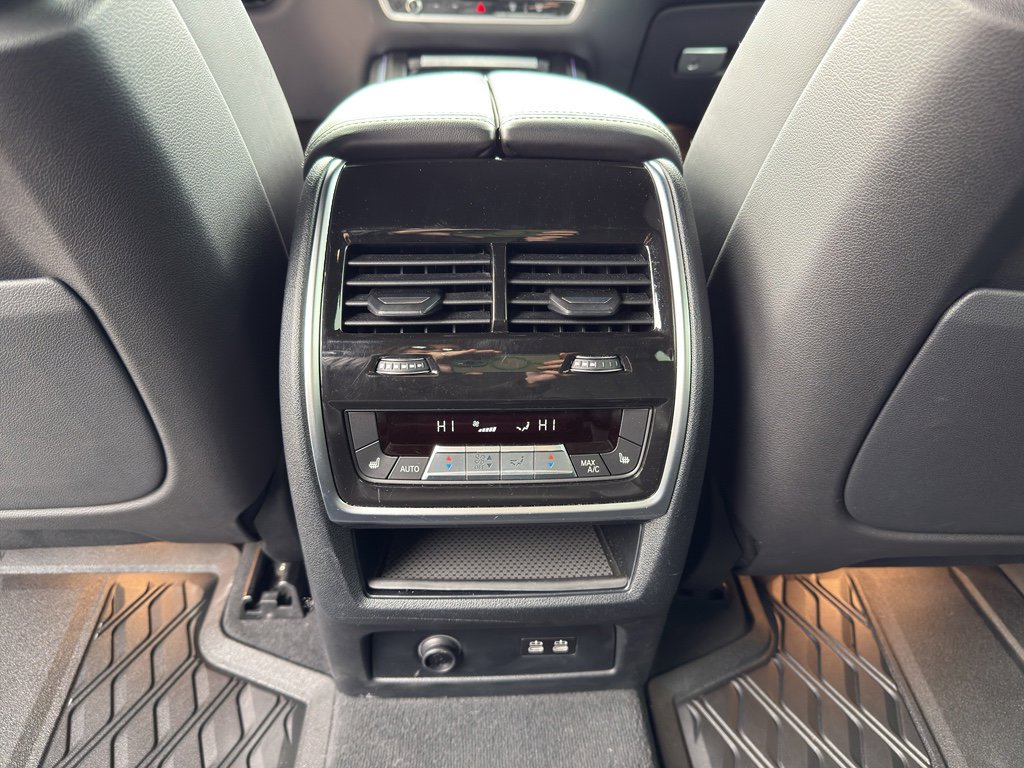 Used 2023 BMW X7 M60i image 25