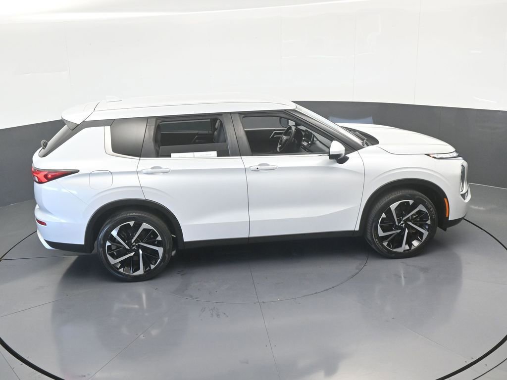 Used 2023 Mitsubishi Outlander SE image 61