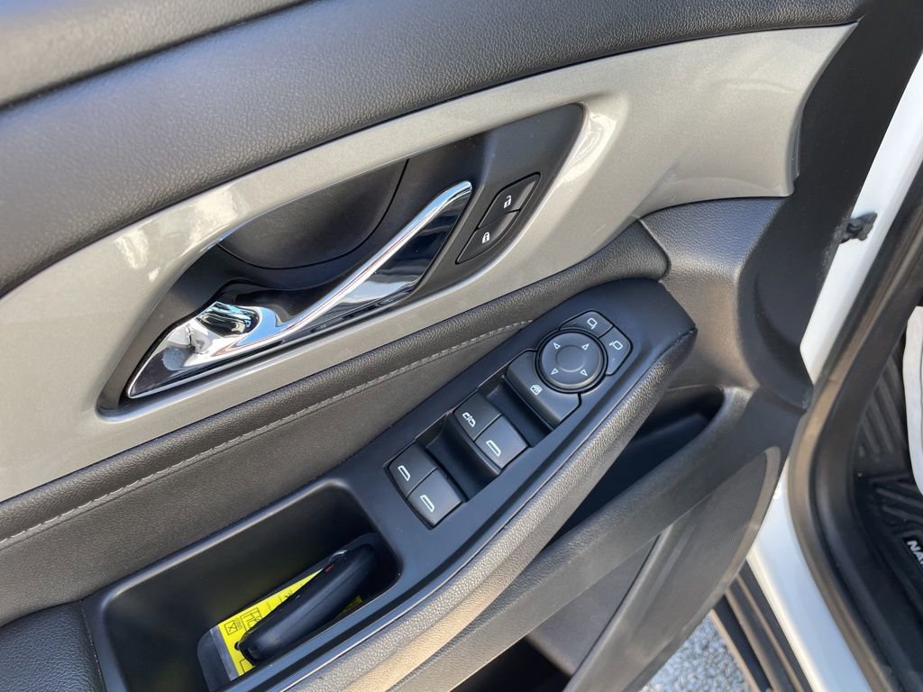 Used 2023 Chevrolet Traverse LT image 14