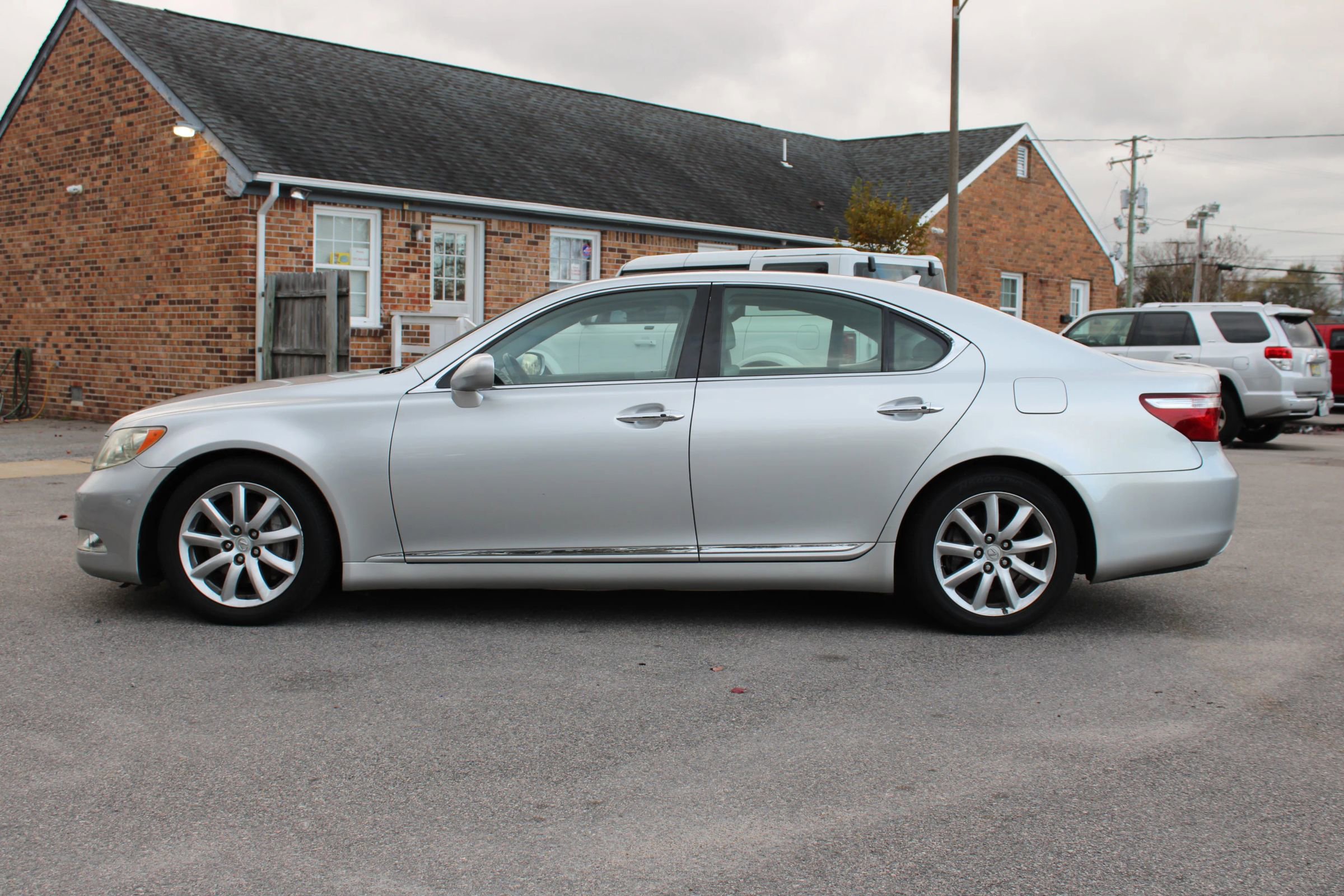 Used 2008 Lexus LS 460 image 3