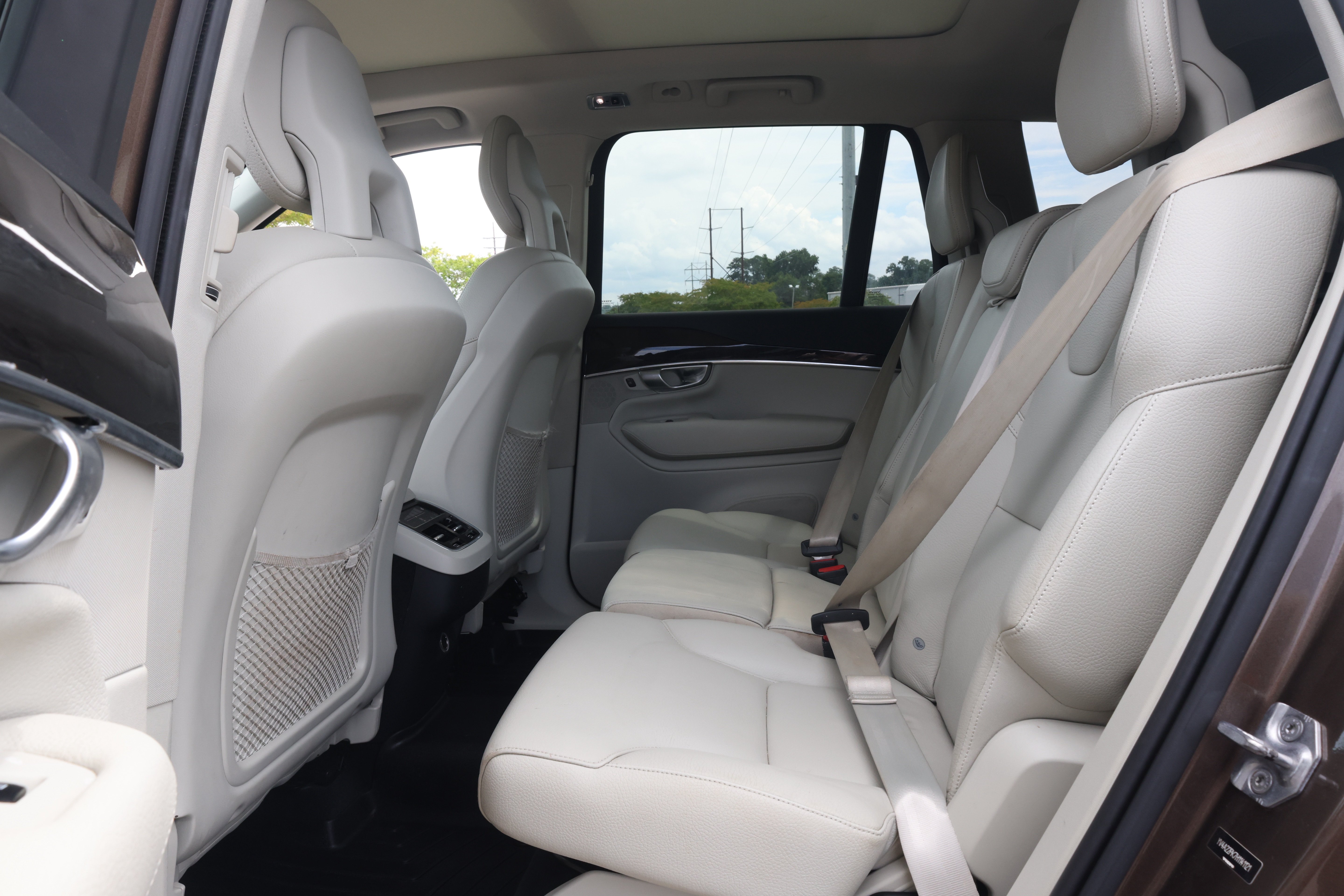 Used 2017 Volvo XC90 T6 Momentum w/ Vision Package AWD/4WD image 14