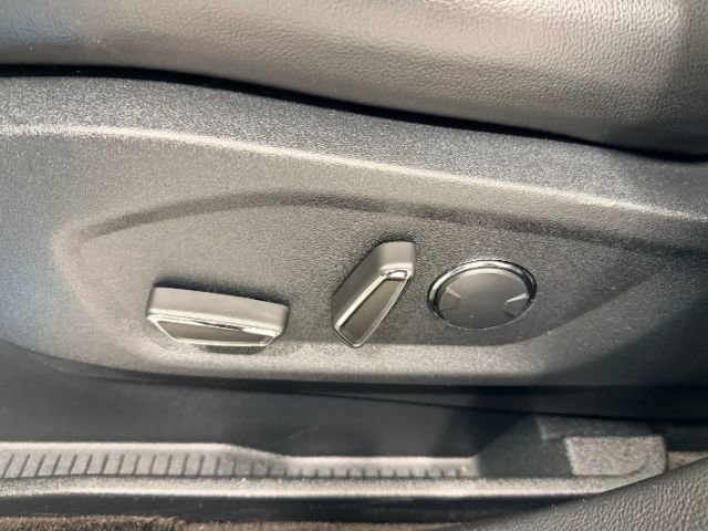 Used 2018 Ford Edge Titanium w/ Technology Package image 21