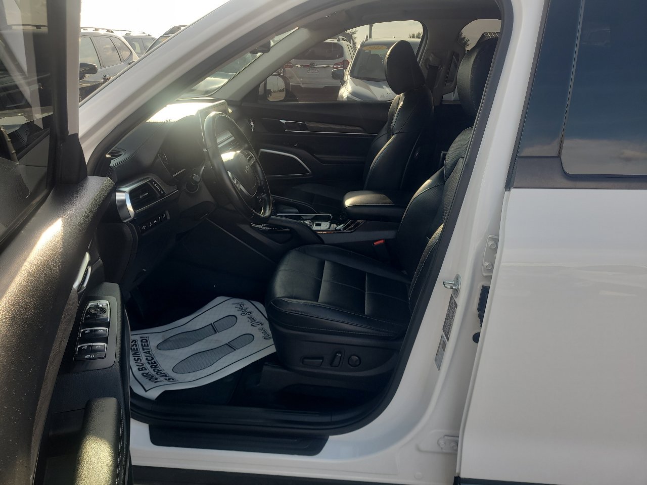 Used 2022 Kia Telluride EX w/ EX Premium Package image 16