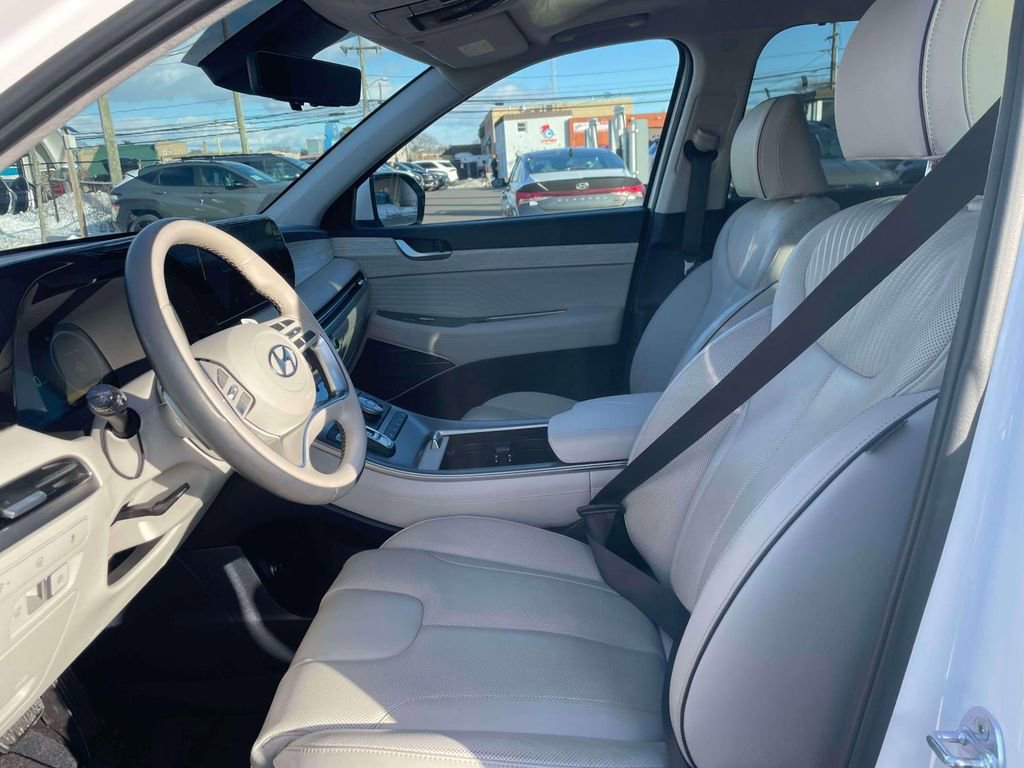 Used 2024 Hyundai Palisade Calligraphy image 16
