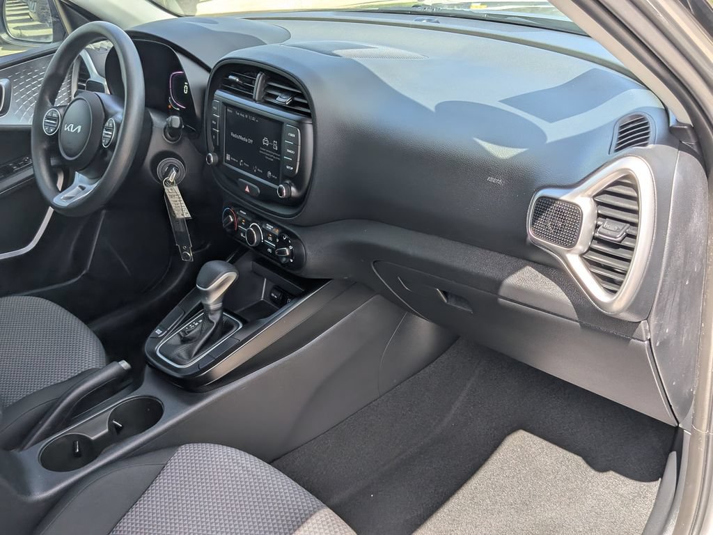 Certified 2025 Kia Soul LX w/ LX Technology Package FWD image 13