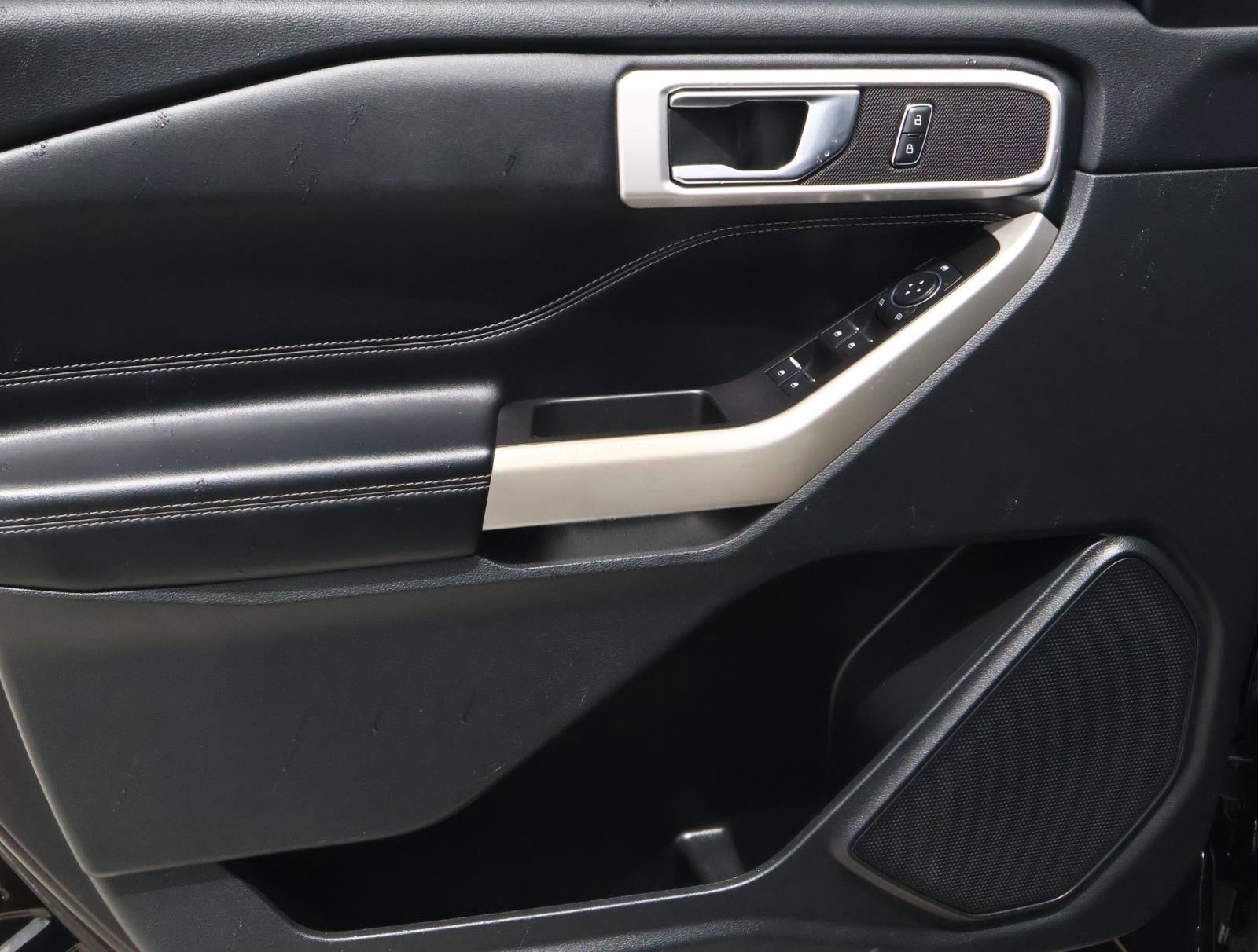 Used 2021 Ford Explorer XLT image 14