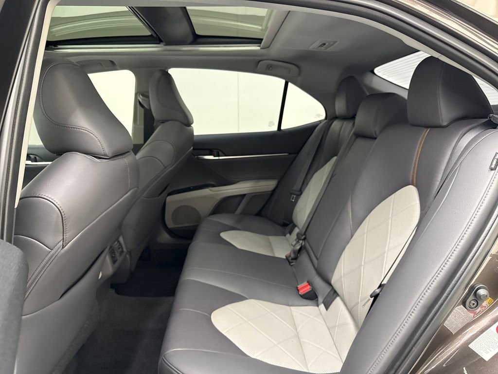 Used 2018 Toyota Camry XLE image 25