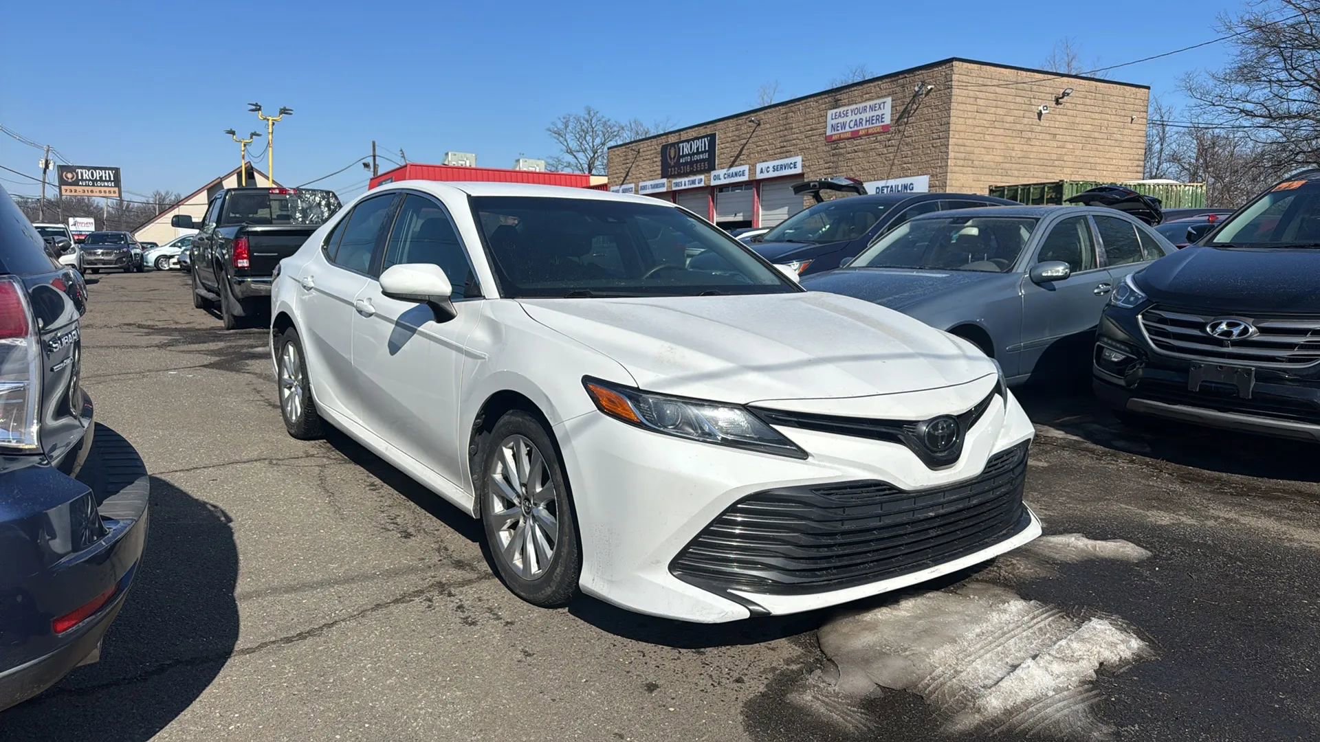 Used 2018 Toyota Camry LE image 3