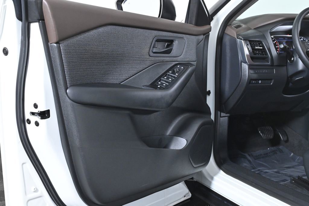 Certified 2023 Nissan Rogue S image 28