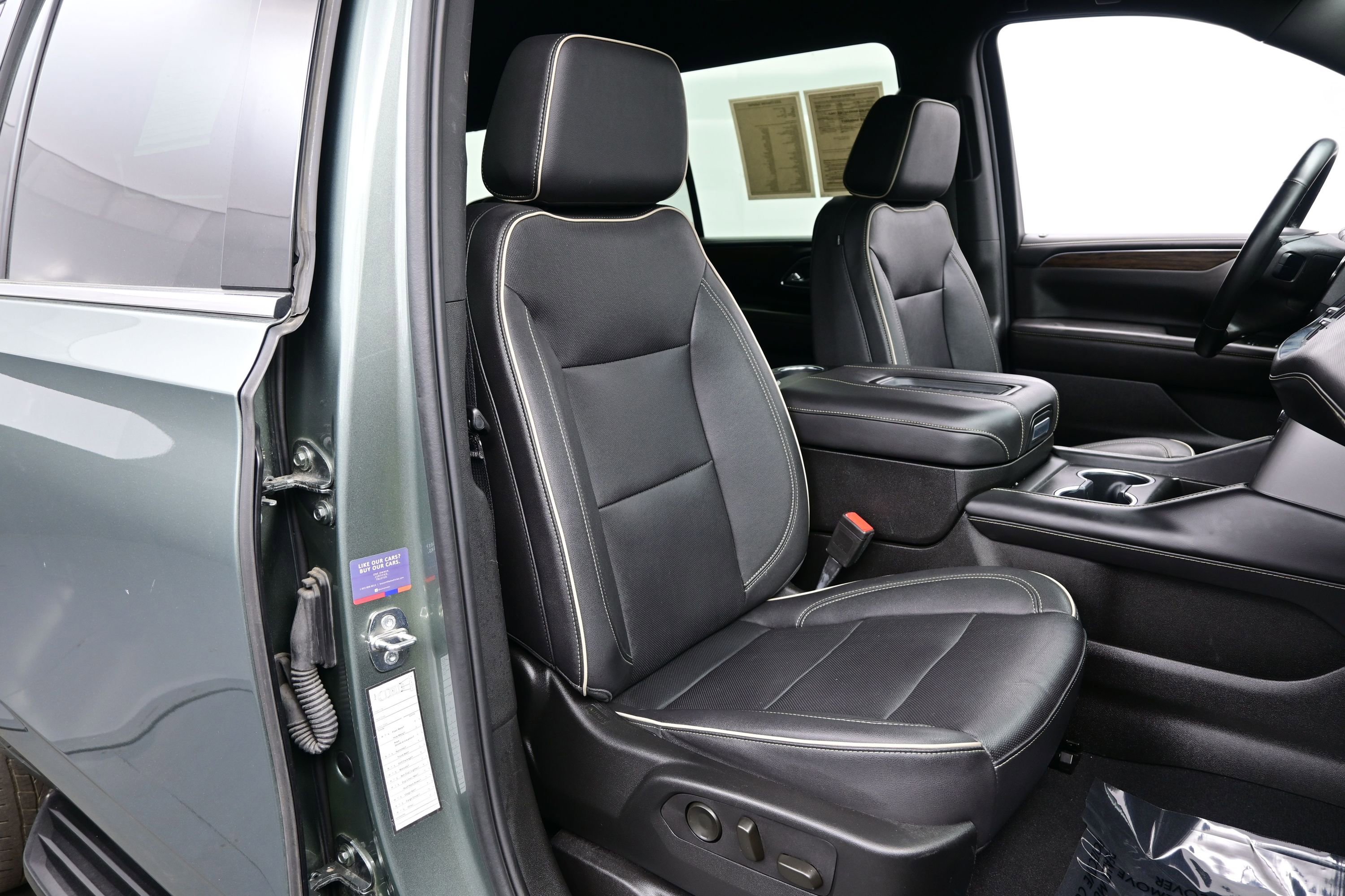 Used 2023 Chevrolet Suburban Premier AWD/4WD image 14
