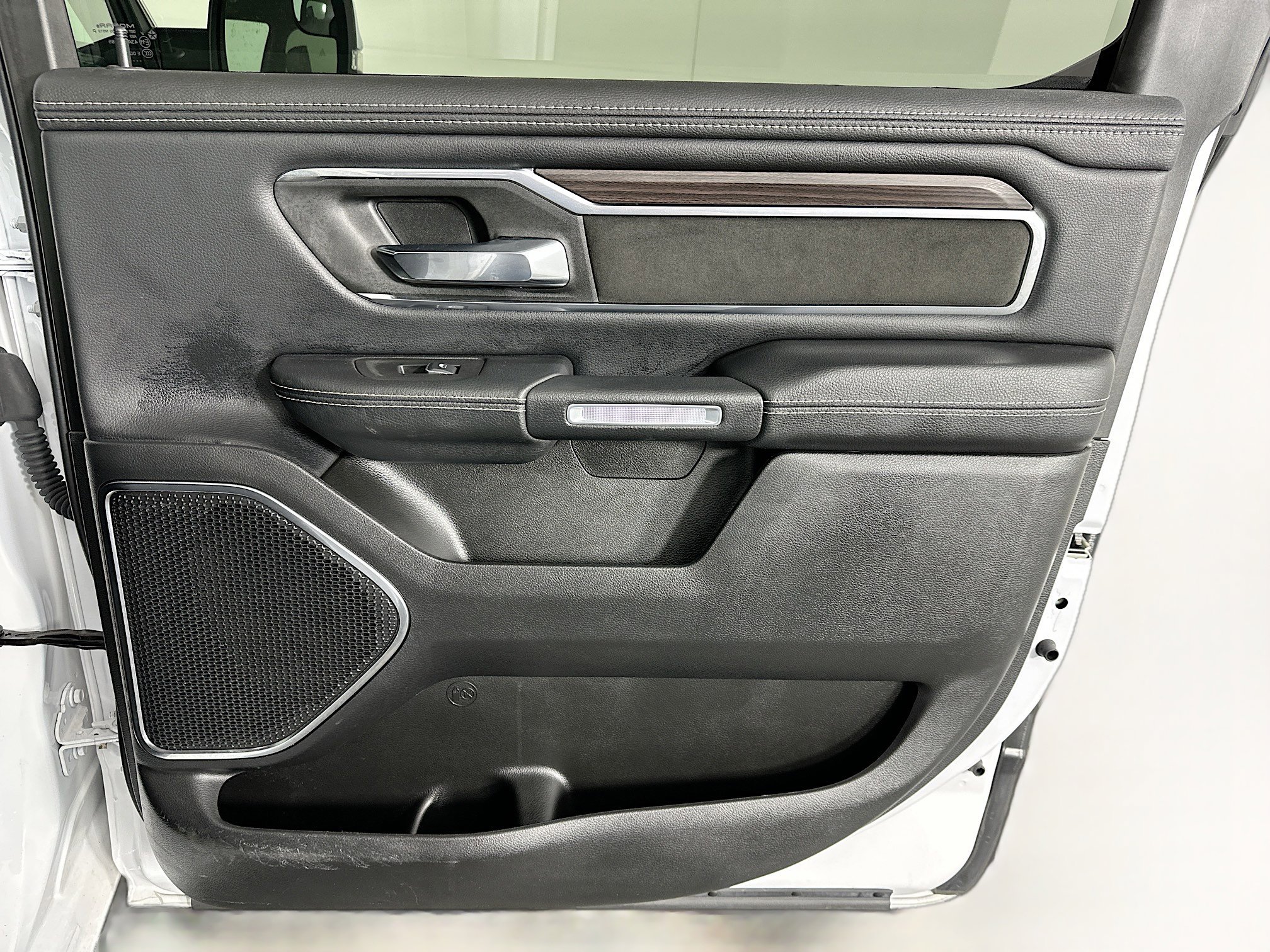 Used 2025 RAM 1500 Laramie image 29