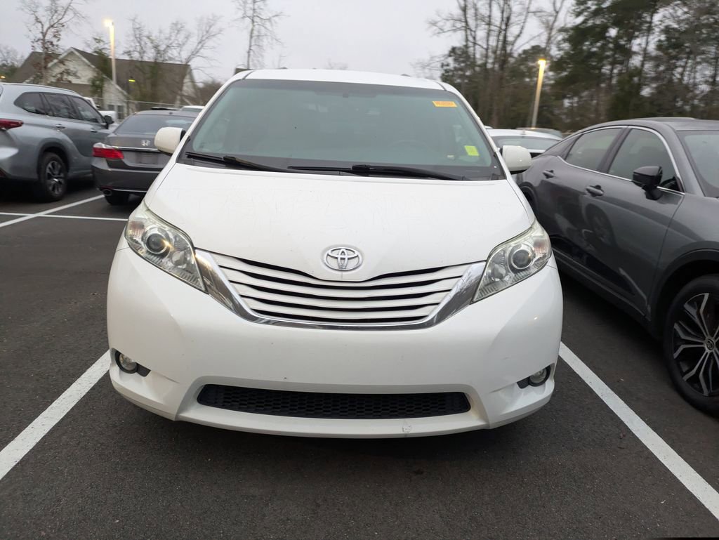 Used 2016 Toyota Sienna LE image 2