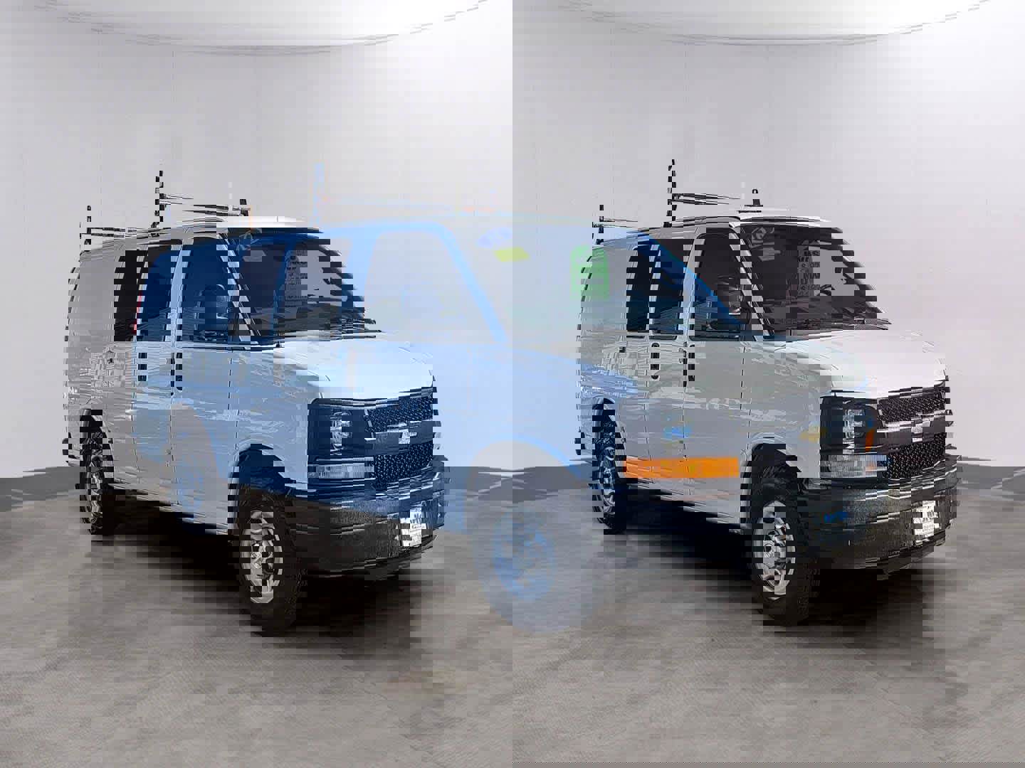 Used 2016 Chevrolet Express 2500 image 3