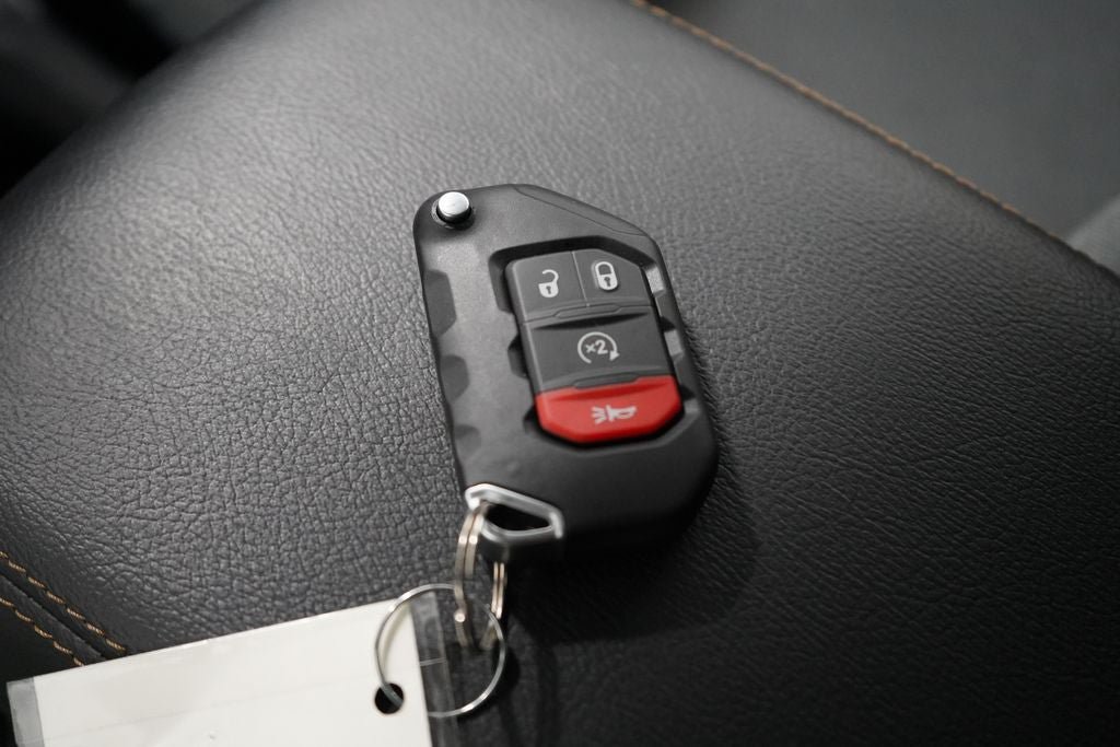 Used 2025 Jeep Wrangler Unlimited Sahara AWD/4WD image 19