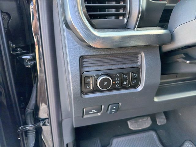 New 2025 Ford F250 Lariat w/ Chrome Package image 12