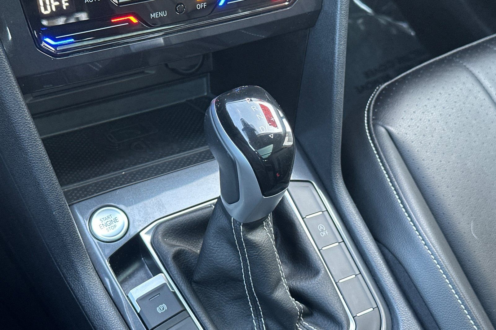 Used 2024 Volkswagen Tiguan SE image 28