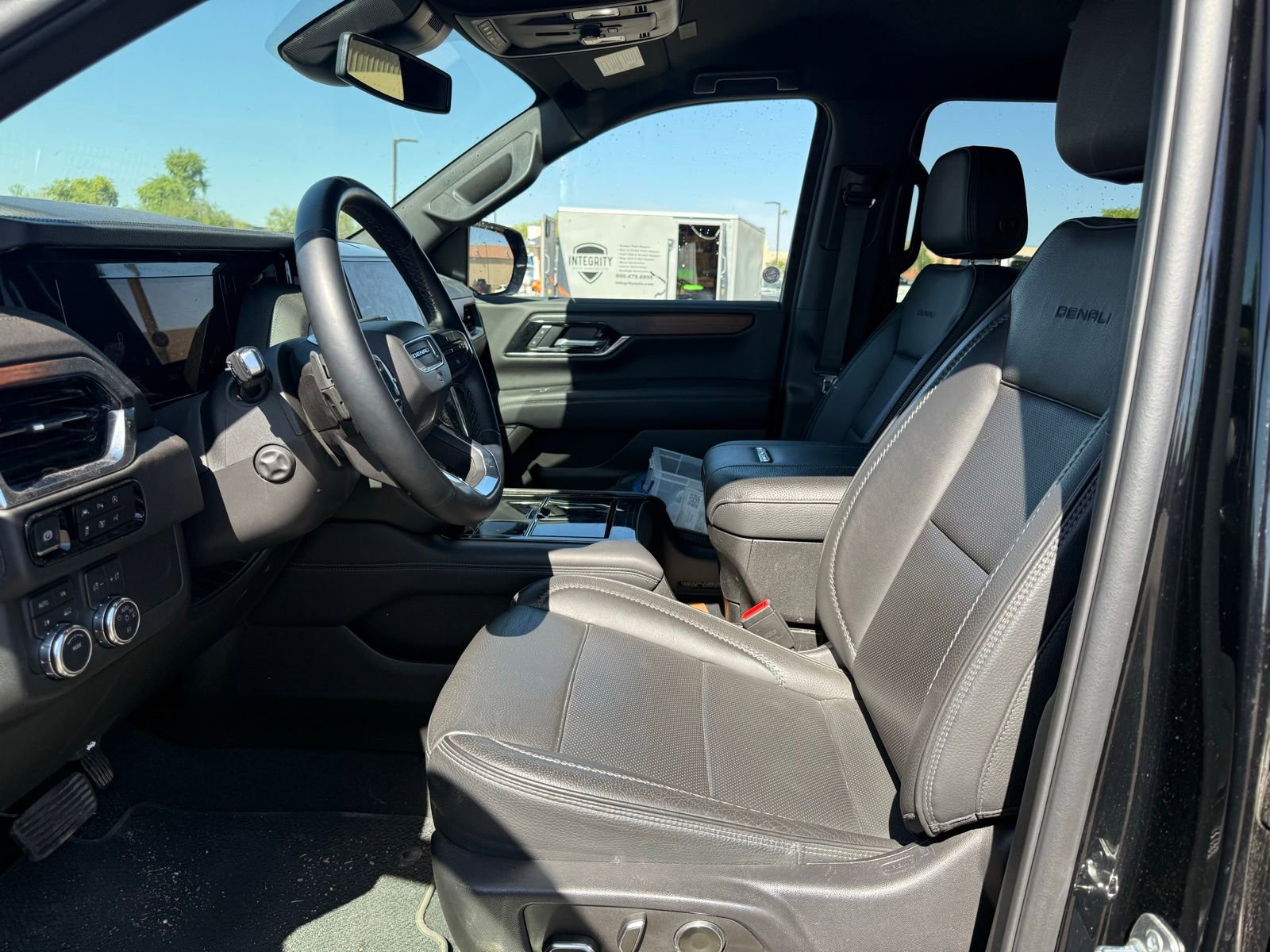 Used 2025 GMC Yukon XL Denali AWD/4WD image 14