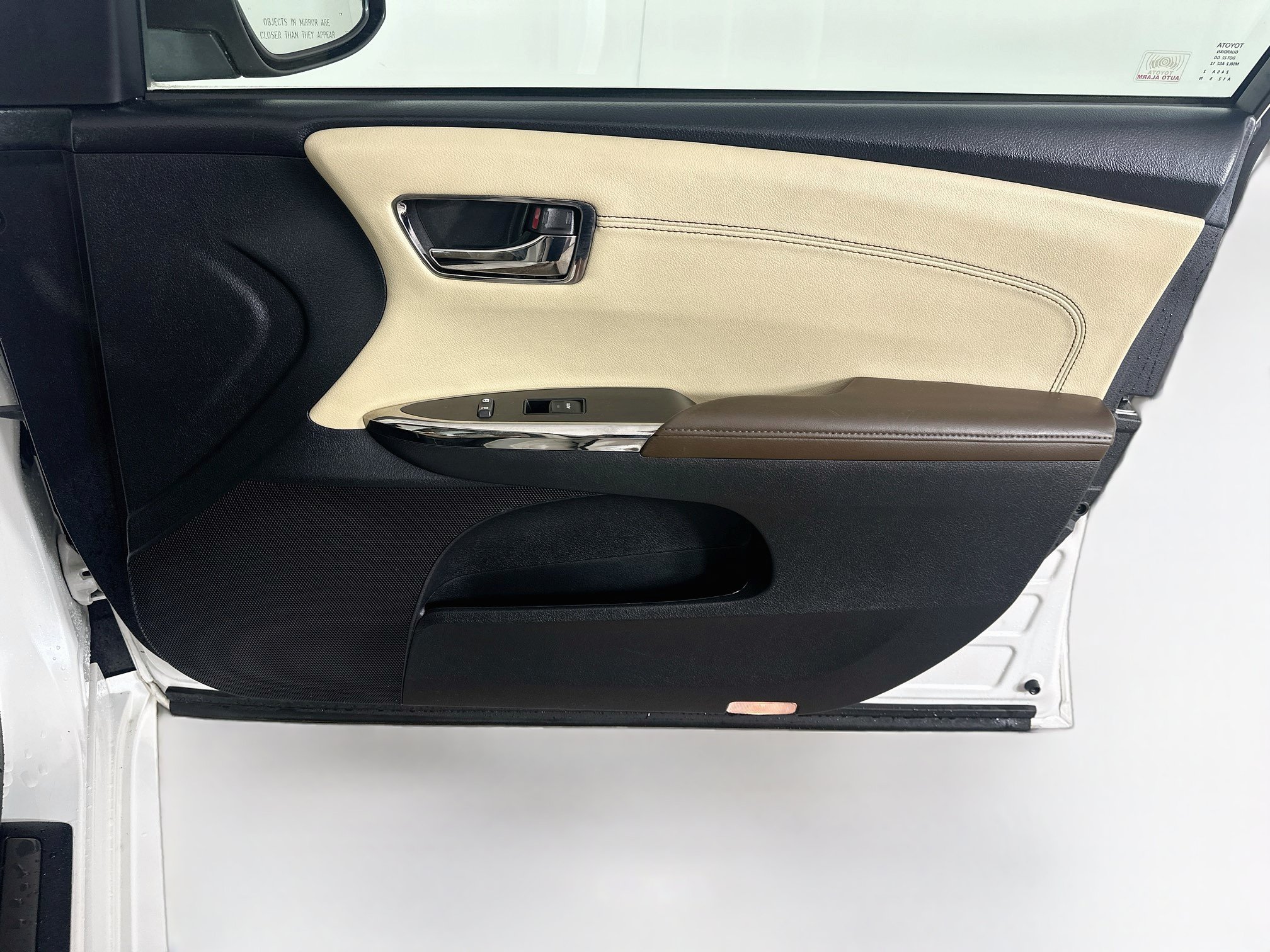 Used 2013 Toyota Avalon Limited FWD image 34