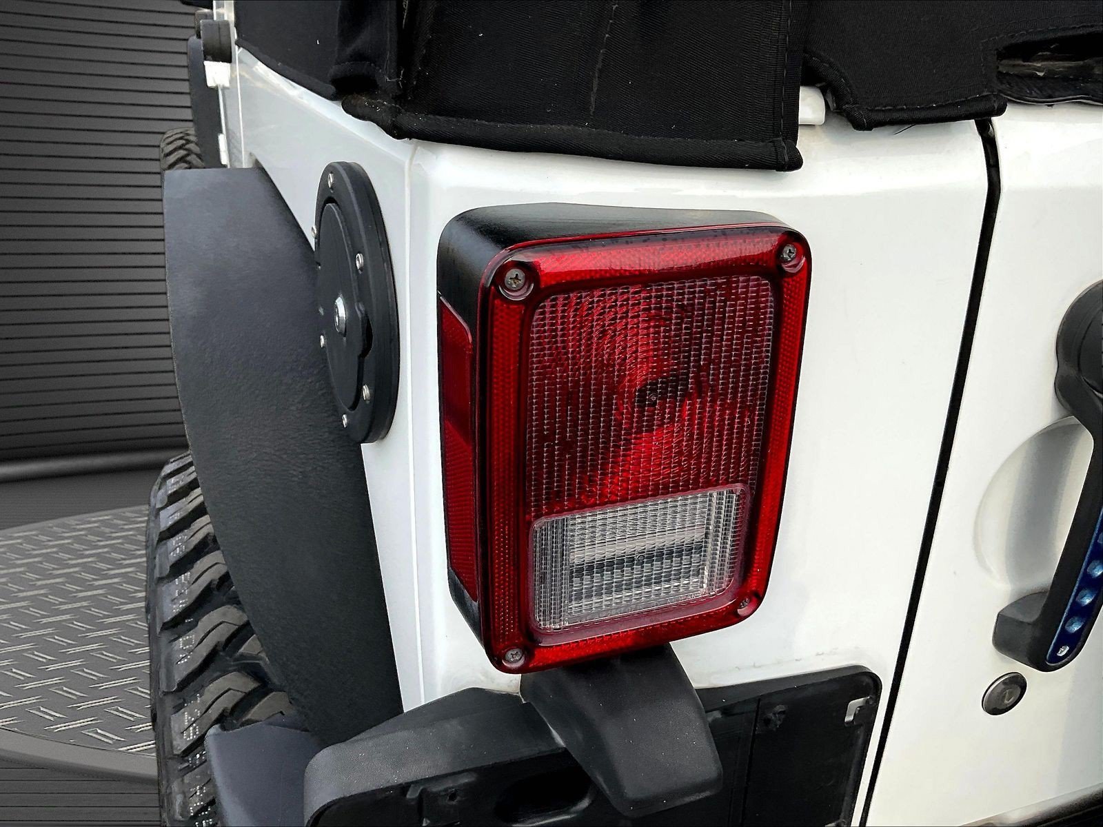 Used 2015 Jeep Wrangler Unlimited Rubicon w/ Dual Top Group AWD/4WD image 20