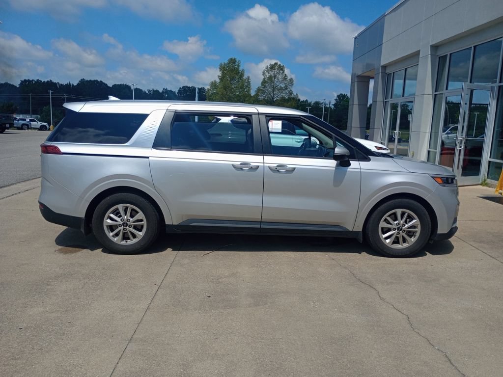 Used 2022 Kia Carnival LX FWD image 4