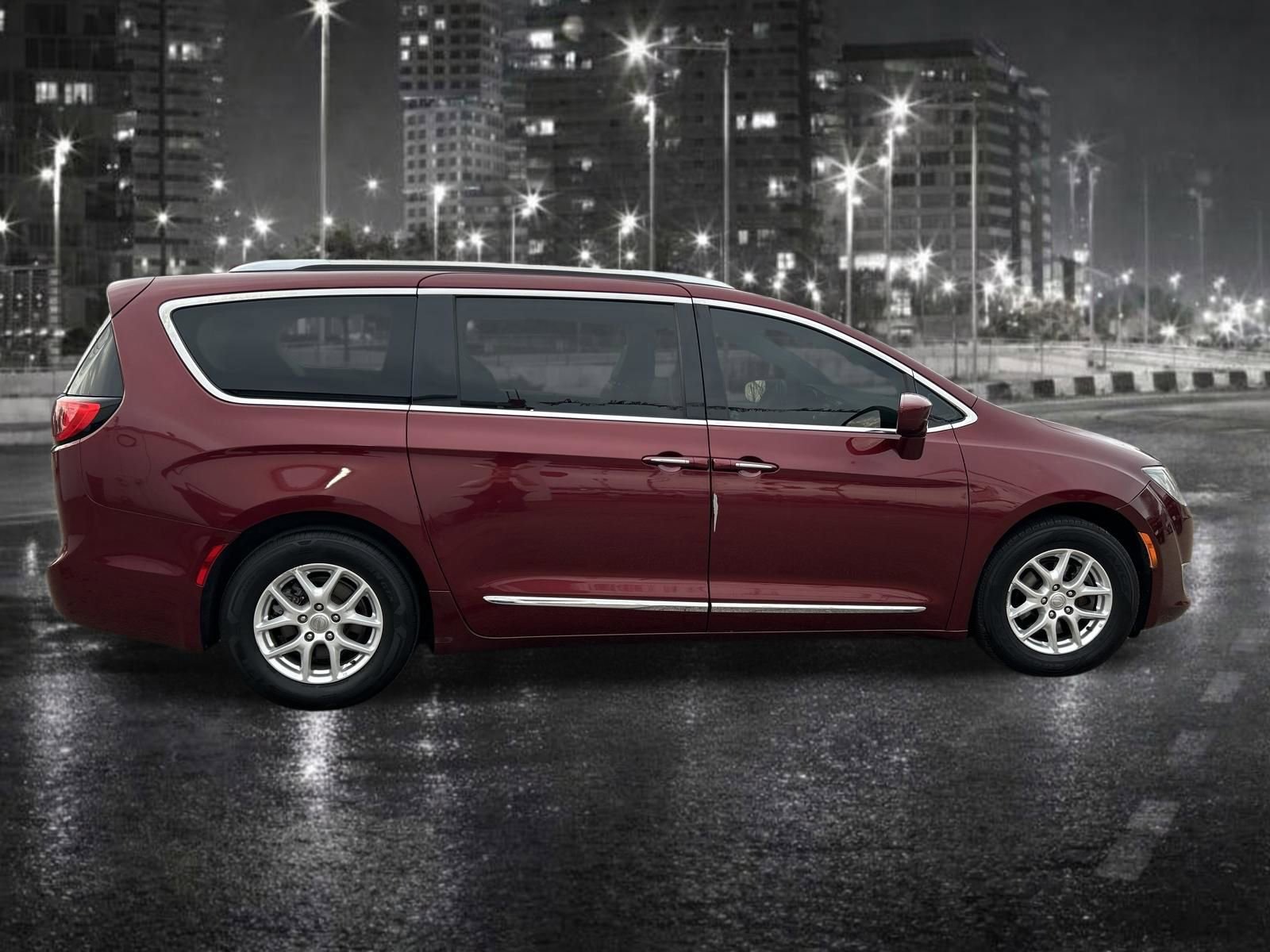 Used 2020 Chrysler Pacifica Touring-L image 8