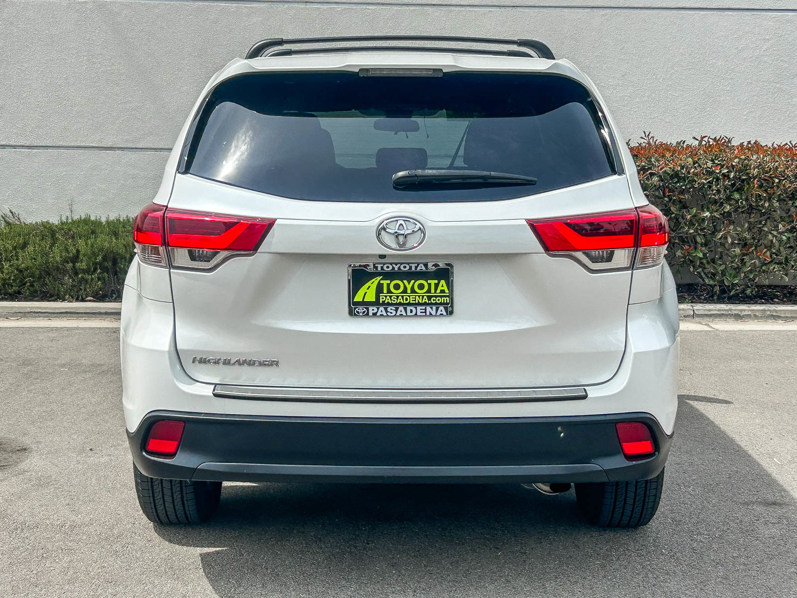 Used 2019 Toyota Highlander LE w/ Carpet Mat Package (TMS) image 7