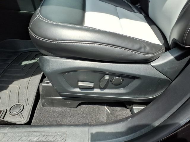 Used 2022 Ford Explorer XLT w/ Equipment Group 202A RWD image 12