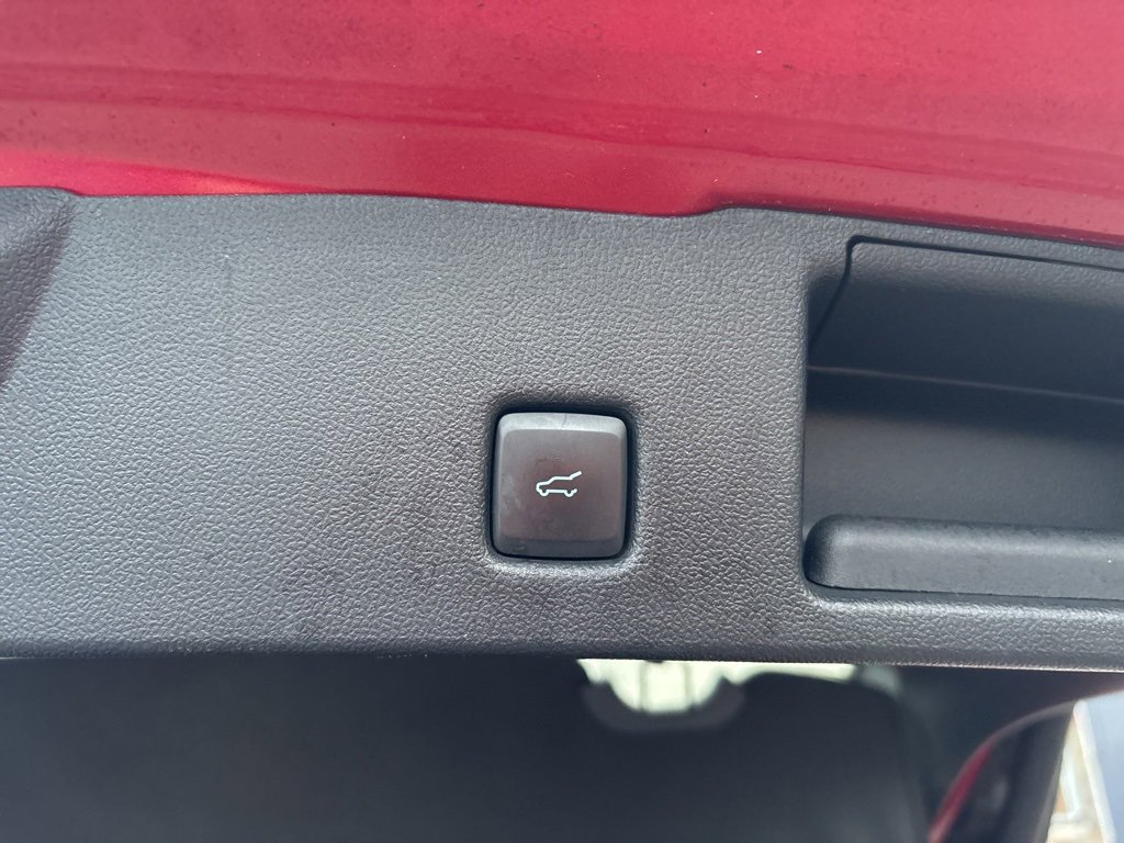 Used 2020 Ford Escape Titanium image 28