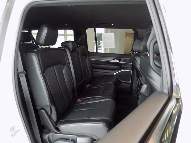 Certified 2024 Jeep Wagoneer L Series II image 29