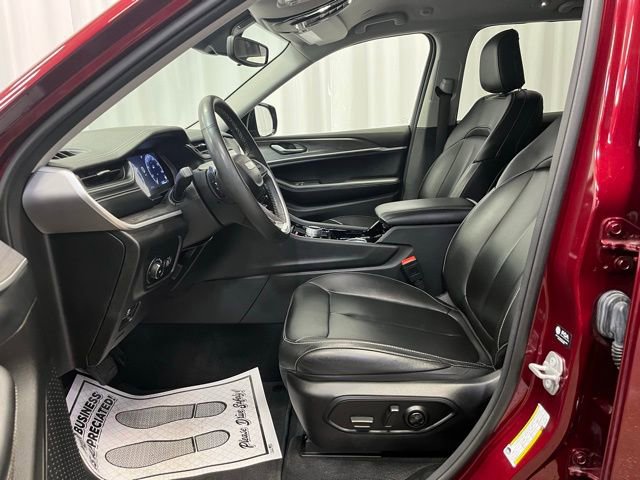 Used 2023 Jeep Grand Cherokee Limited w/ Black Appearance Package image 5